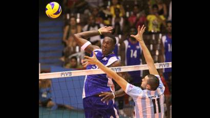 Cuba contra Argentina en Liga Mundial de voleibol