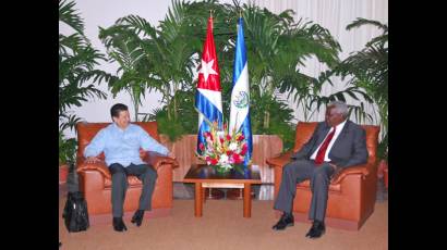 Encuentro de Esteban Lazo con canciller salvadoreño