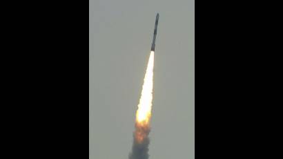La India lanza cinco satélites en un solo cohete