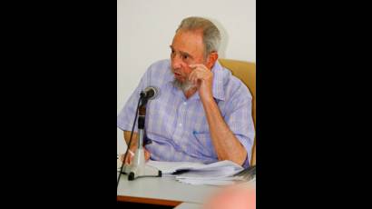 Visita Fidel el Centro de Estudios de la Economía Mundial