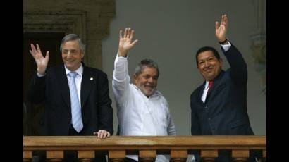Chávez, Lula y Kirchner en reunión en Caracas