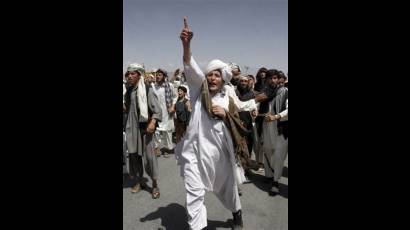 Afganos bloquearon este jueves un camino que une Kabul con el sur del país