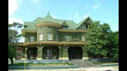 El misterioso encanto de la Casa de las Tejas Verdes