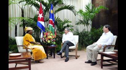 Claudia Grace Uushona reunida con Raúl