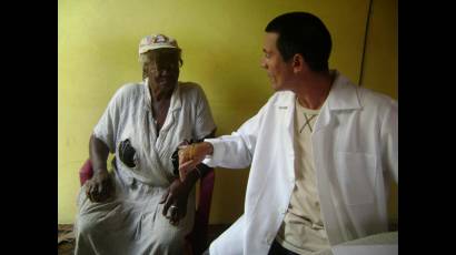 Colaborador cubano de la salud 