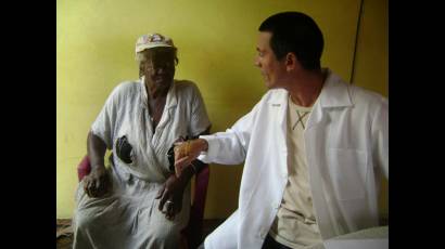 Colaborador cubano de la salud 