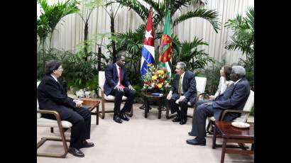 Recibe Raúl al Primer Ministro de Dominica.