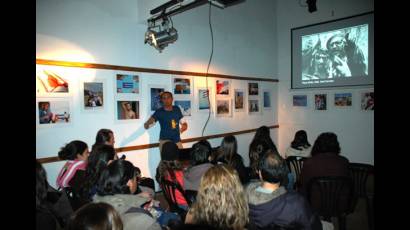Camino por Cuba. Cámara en mano