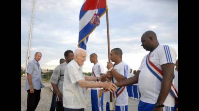 Abanderan equipo cubano a Premundial de béisbol
