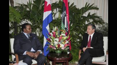 Bingu wa Mutharika de visita en Cuba