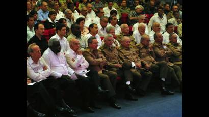 Acto en la Sala Universal de la FAR