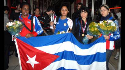 Jóvenes ajedrecistas cubanos