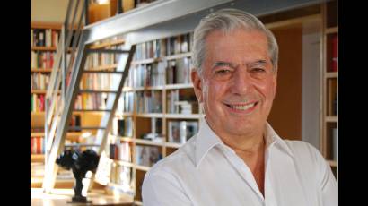 Recibe Mario Vargas Llosa Premio Nobel de Literatura