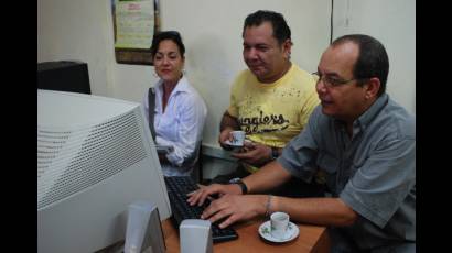 Yazmín Gómez, Néstor Jiménez y Faustino Pérez en JR