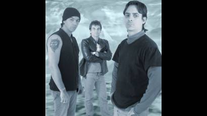 Latour junto al grupo Havana