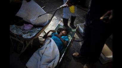 Cólera arrasa con la población haitiana