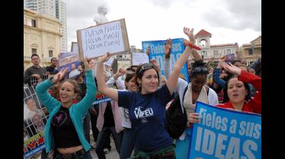 Multitud de Jóvenes en el  Día Internacional de los Derechos Humanos