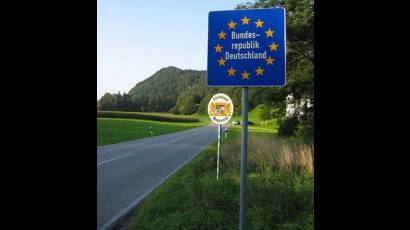 Señal marca la frontera entre Austria y Alemania