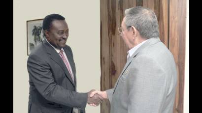 Recibe Raúl al Vicepresidente de Angola