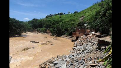 Casas destrozadas por inundaciones en Areal, Río de Janeiro