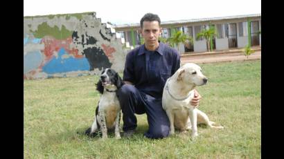 Técnico canino Yasmany Cruz