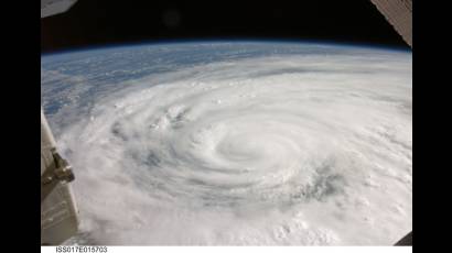 Huracán en las cercanías de Cuba