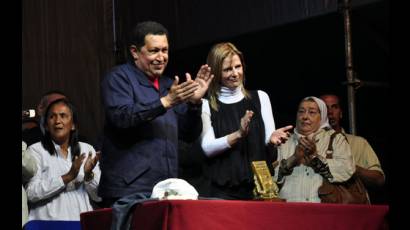 Hugo Chávez y Florencia Saintout