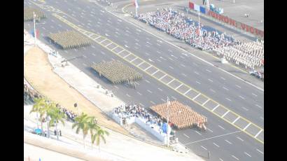 Revista Militar y desfile popular en la Plaza de la Revolución 