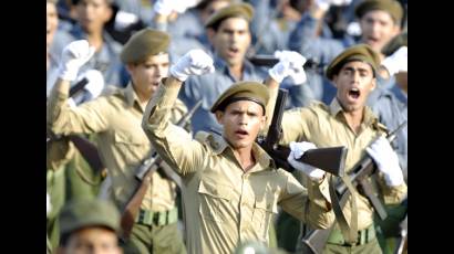 Revista Militar y desfile popular en la Plaza de la Revolución 