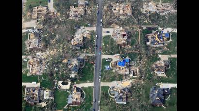 Tornado destruye zonas de Kansas