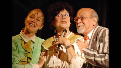 Oneida Hernández (centro), Yanell Gómez y Carlos García