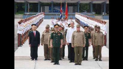 Visita Cuba delegación militar vietnamita de alto nivel