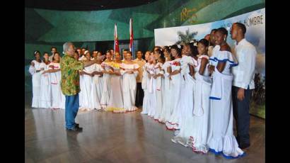 Integrantes de la Academia Nacional de Canto Mariana de Gonitch 