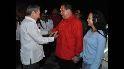 Hugo Chávez llega a Cuba