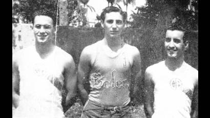 Fidel junto a los estudiantes Ignacio Rasco y Levy Juncadella