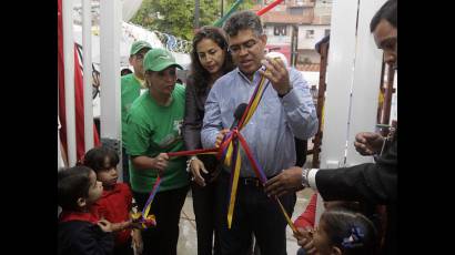 Vicepresidente Elias Jaua inaugura nuevas escuelas en Venezuela 