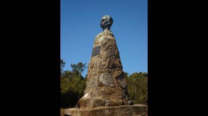 Busto de Martí en el Pico Turquino