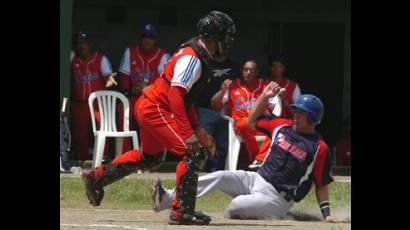 Cuba derrota 7-3 a Panamá