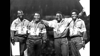 Cuarteta cubana de 4x400 que alcanzó la medalla de plata en los Juegos de Indianápolis