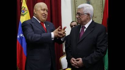 El Presidente Hugo Chávez conversa con Abbas