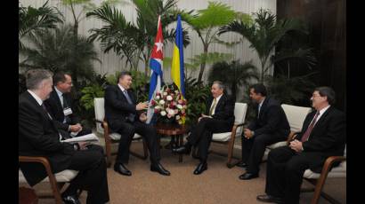 Raúl Castro Ruz y el Presidente de Ucrania Viktor Feódorovich Yanukóvich
