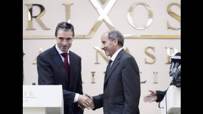 Mustafa Abdel Jalil y Anders Fogh Rasmussen