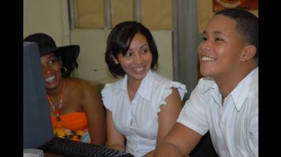 Mirta Lilia Pedro y Abdel Castro dialogan con nuestros lectores