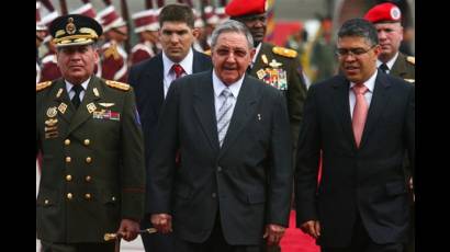 Presidente cubano Raúl Castro llegó a Caracas