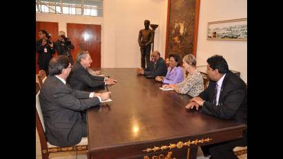 Raúl se reunió con Kamla Persad-Bissessar