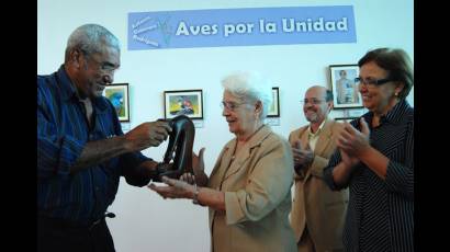 Inauguración de la exposición de pinturas Aves por la Unidad