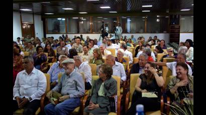 Fidel presenta dos tomos de Guerrillero del tiempo