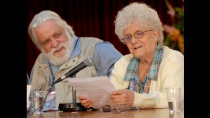 Nersys Felipe recibe Premio Nacional de Literatura