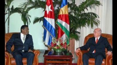 Machado Ventura y Vicepresidente de Seychelles