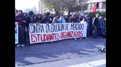 Estudiantes han de ser protagonistas en el combate